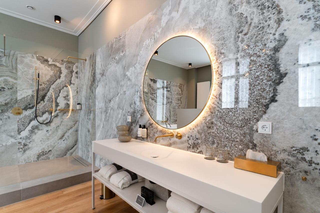 鲁尔蒙德 阿雷斯特之家酒店 外观 照片 Bathroom with a backlit mirror
